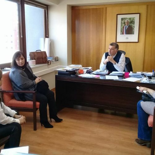 (24 de Agosto) Con nuestro equipo de profesionales en reunión con el Director Regional de Vialidad, Rodrigo Toledo. Entregamos listado detallado con las solicitudes de las provincias de Malleco y Cautín.