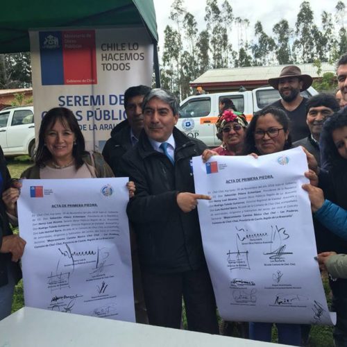 (5 de Noviembre) Junto a autoridades de la región de la Araucanía y vecinos de la comuna de Cholchol en la instalación de la primera piedra del camino de asfalto del Camino Malalche Rincón.