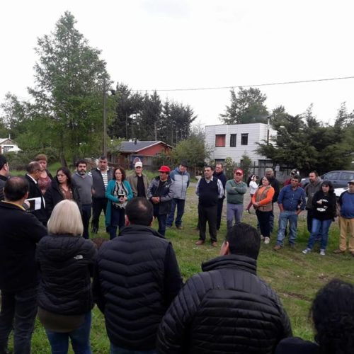 (26 de Octubre) Con las juntas de vecinos Los Cipreses y El Volcán de Villarrica, en conjunto con el alcalde buscaremos la instalación de alcantarillado y agua potable para ellos.