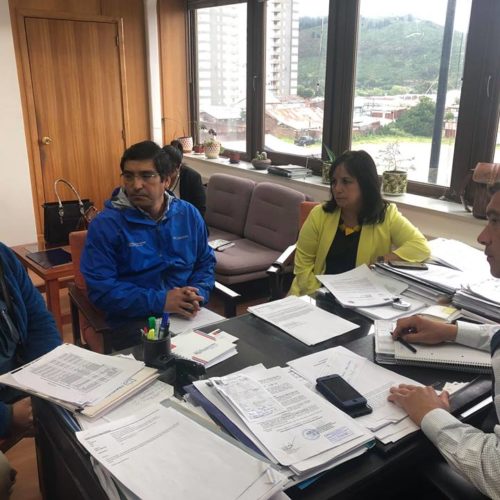 (5 de diciembre) Junto al alcalde de Traiguén, Ricardo Sanhueza y el encargado de caminos de la municipalidad, Francisco Puente; sostuvimos una importante reunión de trabajo con el director regional de vialidad, Rodrigo Toledo, quien nos informó del pronto inicio de los trabajos en proyectos anhelados como es el acceso a comunidades indígenas de la comuna.