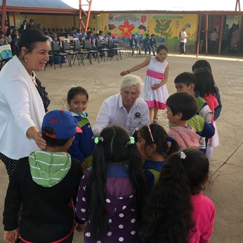 (4 de diciembre) Gratamente sorprendida del trabajo que se realiza en la Escuela municipal G-312 en la comuna de Lautaro. Estuvimos junto al alcalde Raúl Schifferl en la celebración de su aniversario número 56 con quien nos comprometimos a trabajar en el desarrollo de este establecimiento que es un modelo de integración y multiculturalidad.