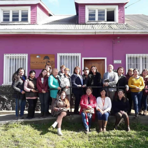 (29 de abril 2019) En la comuna de Vilcún con nuestra Directora Regional de Sernameg, Samira Guzmán; el equipo Municipal y dirigentes de agrupaciones de mujeres en la Casa de la Mujer. 