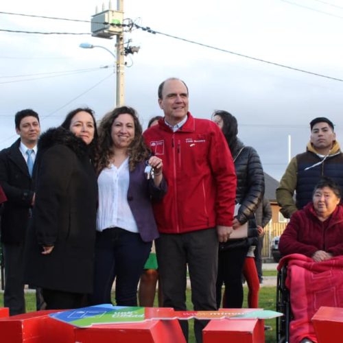 (28 de agosto de 2019) Junto al ministro de vivienda, Cristián Monckeberg, en la inauguración de 190 nuevas viviendas para las familias del Comité Villa Peumayen de Angol.