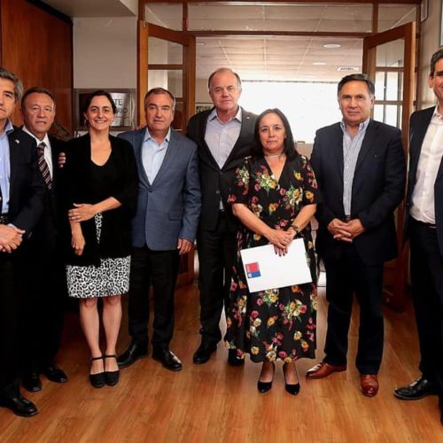 09 MARZO 2020 - Junto a Diputados y Senadores de La Araucanía nos reunimos con el Ministro de Agricultura, Antonio Walker, el Subsecretario de Agricultura, José Ignacio Pinochet, ODEPA e INDAP, con quienes evaluamos los avanves en materia de Asociatividad y Desarrollo Rural en nuestra región.